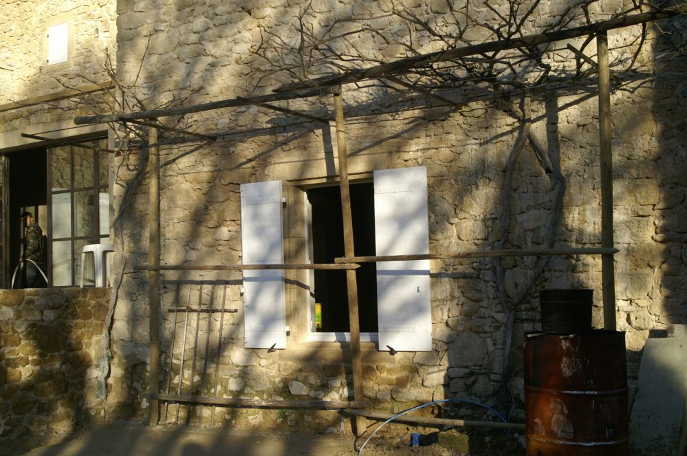 treille en bois provisoire pour supporter la bignone